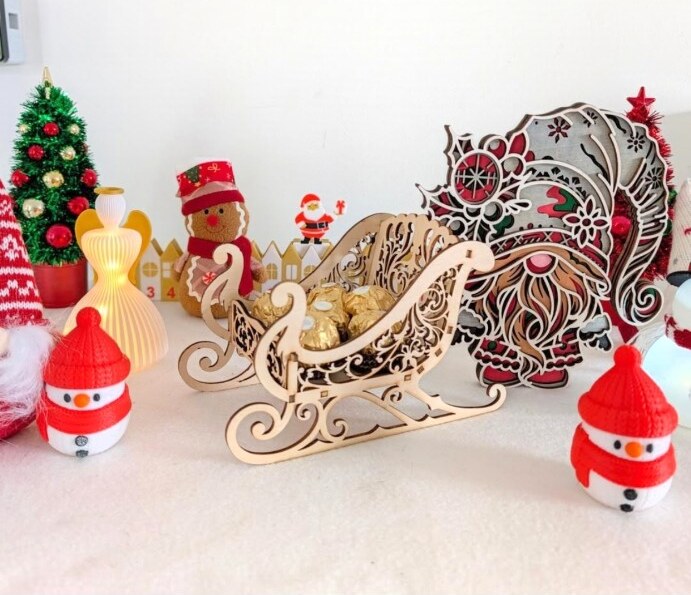 Décorations de Noël en bois découpé et assemblé